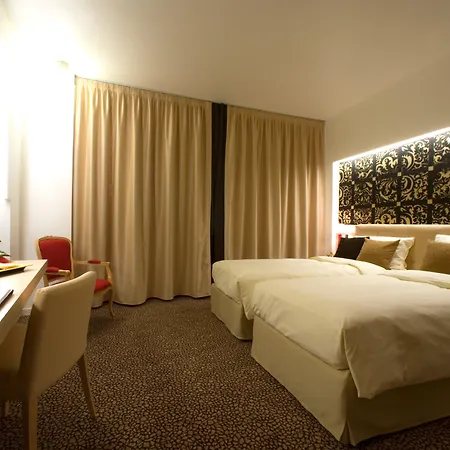 Antony Palace - Venice Airport