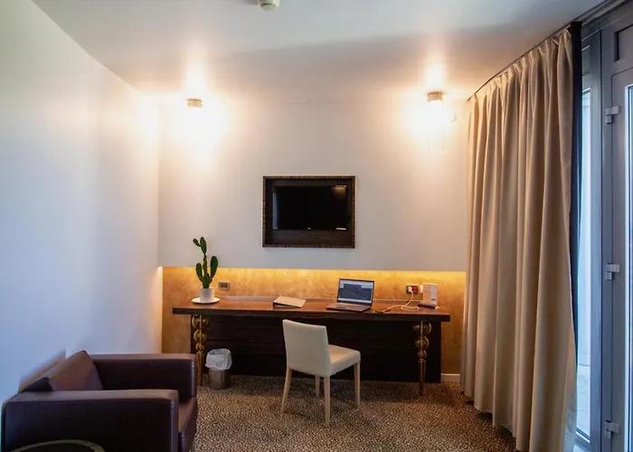 Antony Palace - Venice Airport فندق 4*